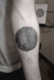 手臂简单的黑色线条圆纹身图案
