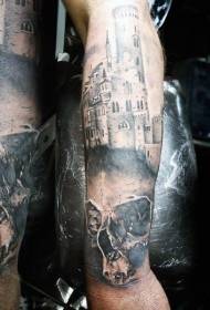 Brazo castillo medieval en blanco y negro diseñado con precisión con patrón de tatuaje de calavera