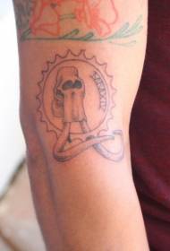 krahu diell me model dixhital të tatuazhit të kafkës së mamit