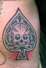käsivarteen fantasiapata-symboli yhdistettynä tatuointikuvioon