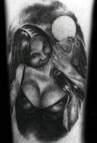 modèle de tatouage de femme très cool vampire