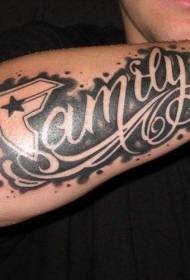 disegno del braccio bianco e nero del modello di tatuaggio parola inglese famiglia