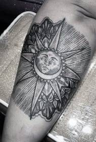 Modellu di tatuatu di sole neru è bracciu di luna spun stile