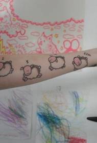 comel di lengan Sekumpulan reka bentuk tatu kecil domba