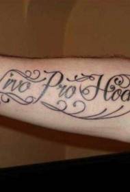 patrón de tatuaje de brazo de letra negra y letra inglesa
