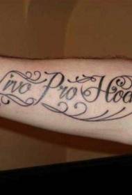 disegno del tatuaggio braccio nero e lettera inglese