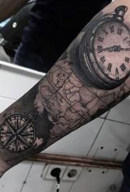 realistico orologio nero con motivo tatuaggio braccio nautico mappa del mondo