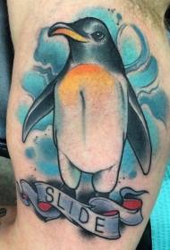 modeli i tatuazheve pinguin i shkronjave të ngjyrosura të djaloshit me modelin e tatuazheve pinguin