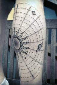 Prosty wzór czarnego wzoru tatuażu na ramieniu słonecznym
