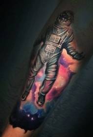 bras de couleur astronaute et motif de tatouage de casque cassé