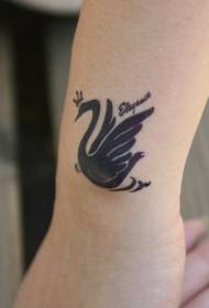 handled söt svart svan krona och bokstav tatuering mönster