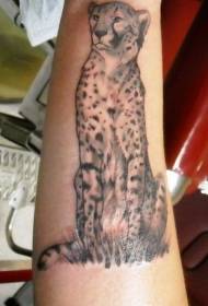 braccio ghepardo seduto sul modello di tatuaggio dipinto erba