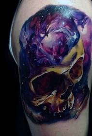 incredibile teschio dipinto con disegno del tatuaggio sul retro della mano stellata