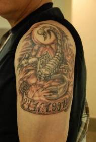 Iso käsivarsi 蝎 punaisella taustalla punos ja päiväys tatuointi malli