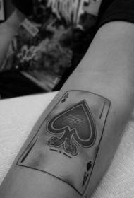 手臂黑桃扑克牌黑白纹身图案