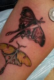 dos dissenys de tatuatges de pols de colors al braç