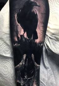 bracciu creepy neru realistu di culu cù mudellu di tatuaggi di craniu