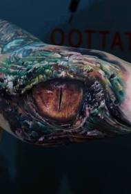 braço colorido realista olho de animal tatuagem padrão