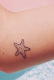 прост черен контур малък модел на татуировка на ръкавица от морски звезди