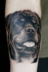 Reka bentuk tatu potret tudung kepala hitam dan putih Rottweiler yang realistik