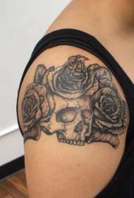 ຮູບແບບ tattoo skullBlack ແຂນສີຂີ້ເຖົ່າປະສົມປະສານກັບ grenade ດອກ