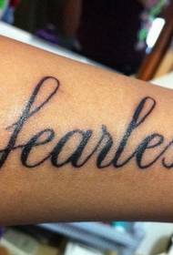 braccio semplice motivo a forma di tatuaggio a forma di lettera in bianco e nero