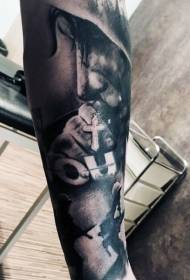 arm zwart en wit soldaat en priester portret tattoo patroon