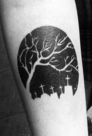 braço personalidade preto e branco do padrão escuro de tatuagem de árvore e cemitério