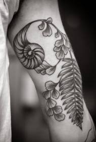 ungewöhnliches pflanzenstich tattoo muster am arm