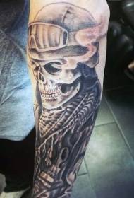 assustador crânio preto e branco e capacete braço tatuagem padrão