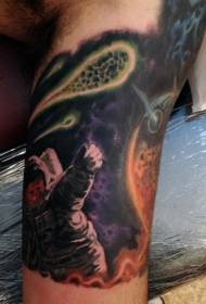bra färg astronaut och rymden arm tatuering mönster