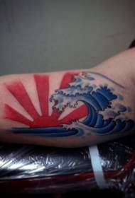 Onda de estilo asiático grande e patrón de tatuaxe pintado por Sol