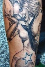 rankos labai tikroviškas juodos ir baltos seksualios merginos tatuiruotės modelis