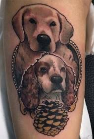 panangan warna anjing lucu sareng pola tato tumpu pinus