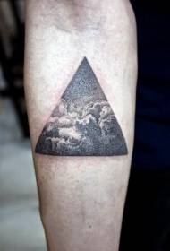 ramię prosty czarno-biały trójkąt z wzorem tatuażu w chmurze