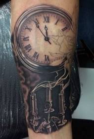 Braccio splendido vecchio orologio tatuaggio candela modello