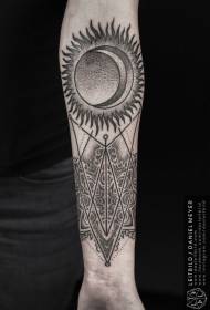 krahu i gjysmë dielli Gjysmë hënë me tatuazh tatuazh dekorativ model