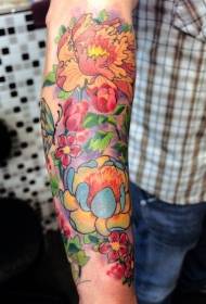 tatuatges florals brillants als braços