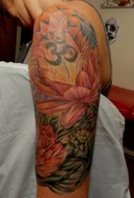 Braccio bellissimo motivo floreale giapponese con tatuaggio e logo
