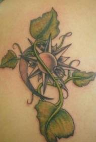 Tatuaggio a vite verde con simbolo luna sole sul retro
