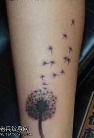 Populair paardebloem tattoo-patroon op de benen