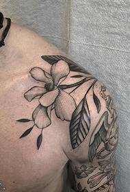 Plant tattoo pattern of shoulder thorns