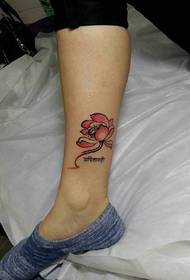 Mudell tat-tatwaġġ tal-lotus bil-kulur
