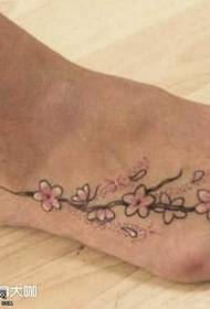 Pēdu ķiršu ziedu tetovējuma raksts