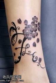 Modello di tatuaggio gamba gamba sakura