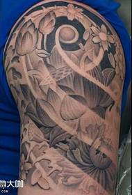 Arm lotus tattoo vzorec
