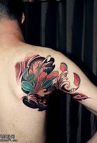 Узорак тетоваже на рамену са лотосом