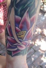 Ručno obojena ružičasta boja tetovaže lotusa