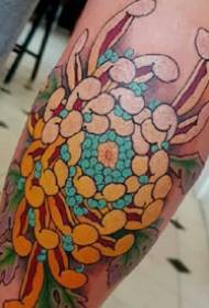 Tradičná sada farebných pivoniek a iných kvetinových vzorov tetovania