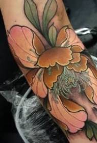 Tatuaggio tradizionale di peonia 9 bellissimi modelli di tatuaggio di peonia in stile tradizionale